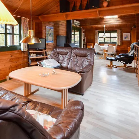 Three-bedroom In Semesterbostad