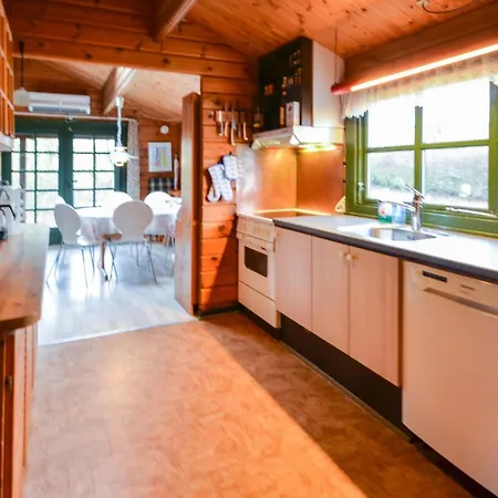 Three-bedroom In Semesterbostad Roslev