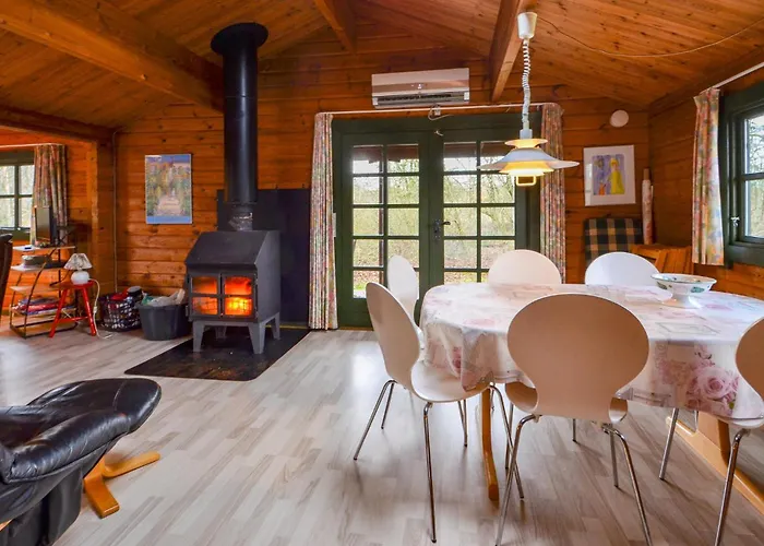 Three-bedroom In Holiday home